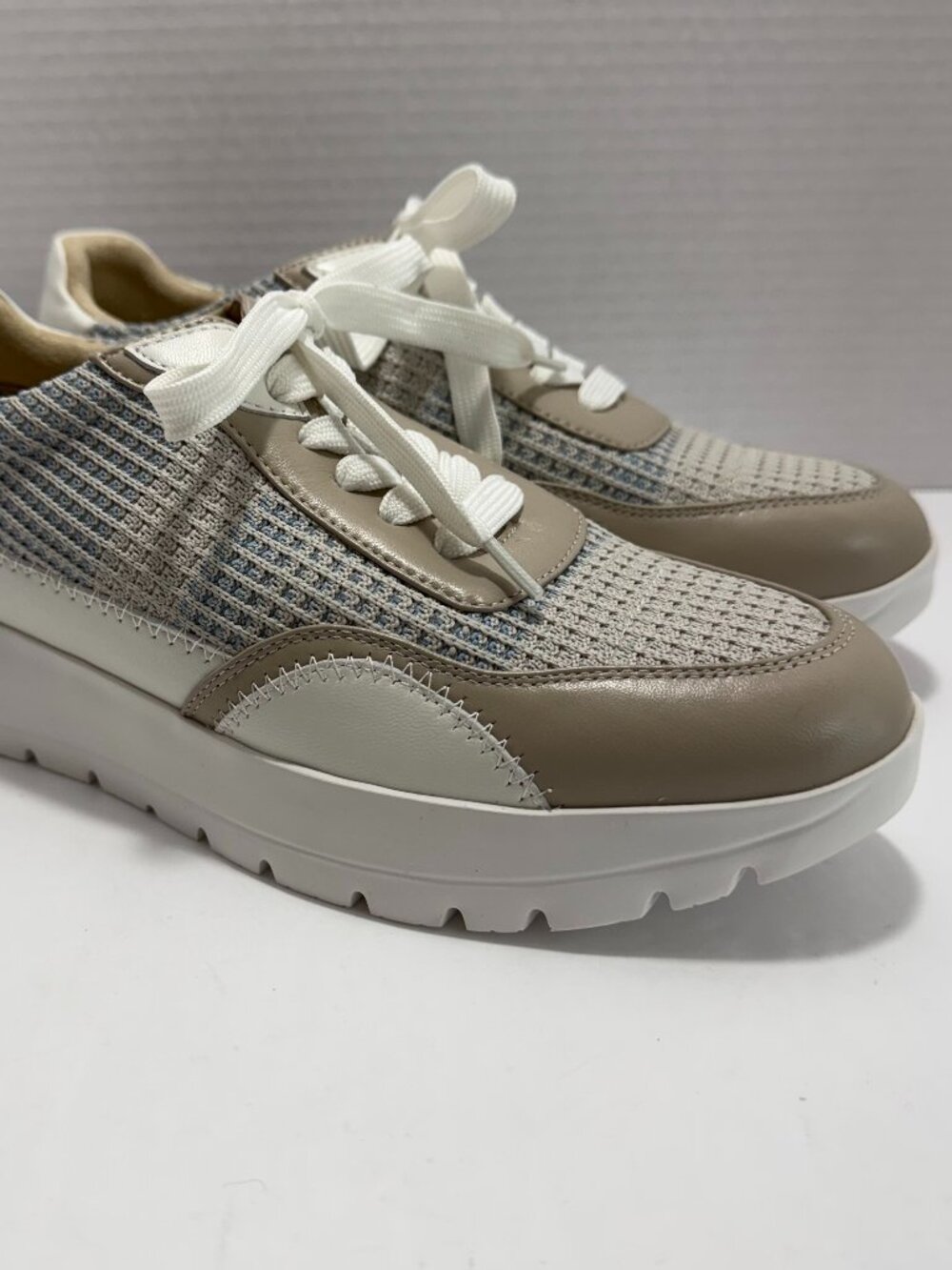 Vaneli Sport Quip Women's Size 7M Sneakers Beige Tan Cream Blue 319250